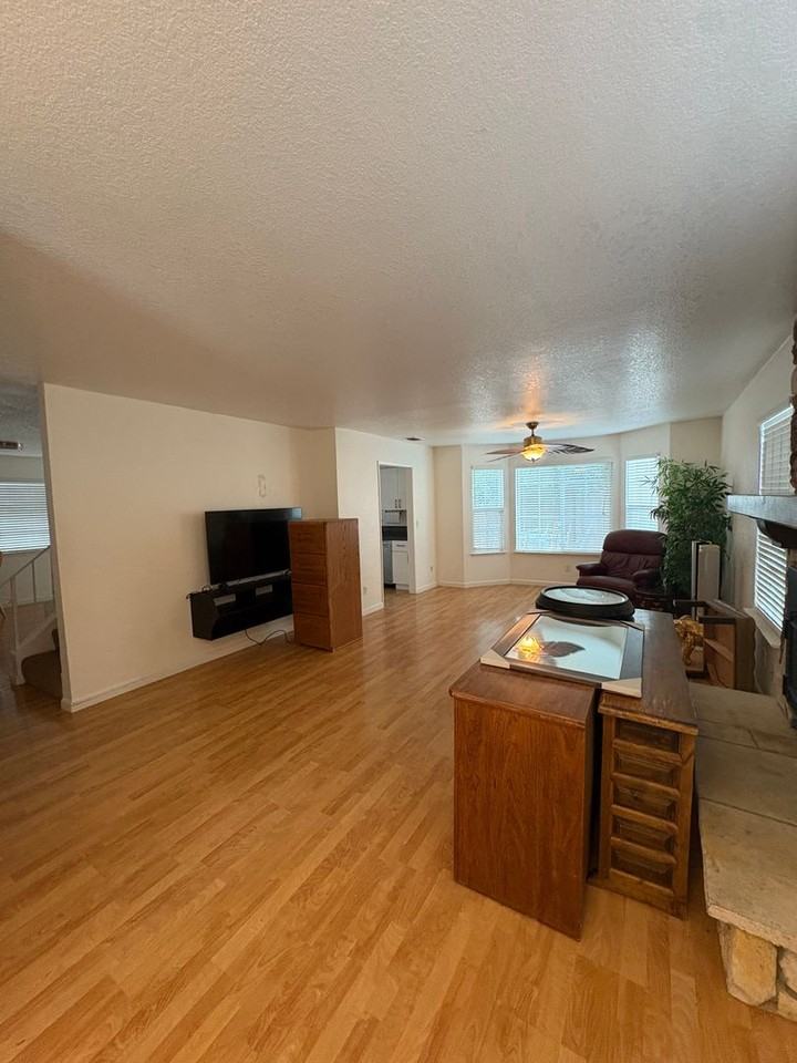 628 Saratoga Ct - Photo 2 of 22