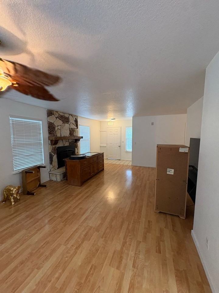 628 Saratoga Ct - Photo 3 of 22