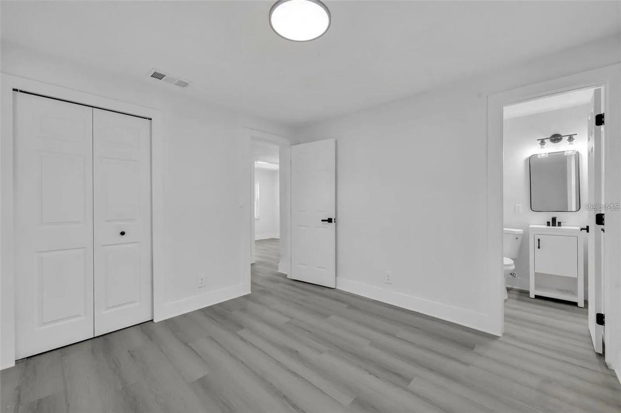 920 Lockhart St - Photo 6 of 11