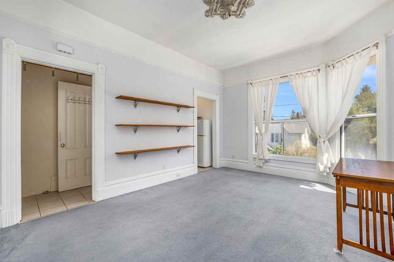 1315 Chestnut St #1 - Photo 4 of 11