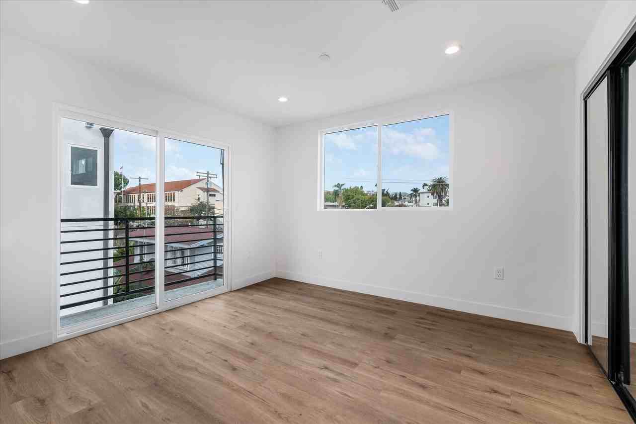 332 N Alexandria Ave - Photo 5 of 14
