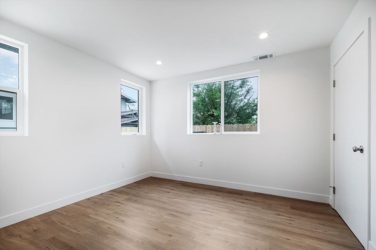 332 N Alexandria Ave - Photo 6 of 14