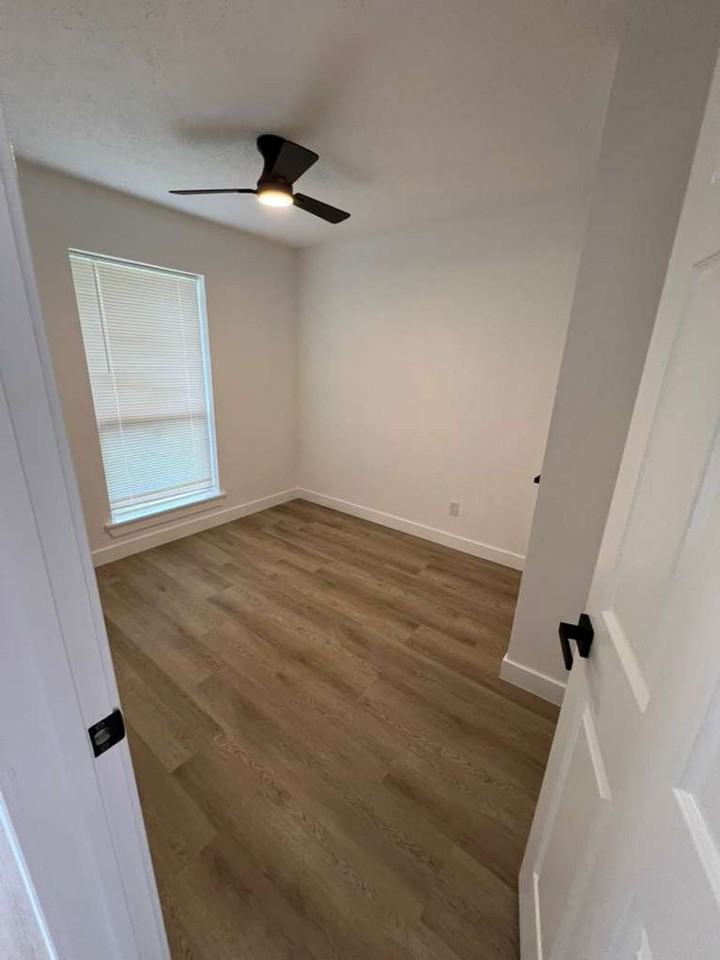 7726 Spinet St - Photo 3 of 9