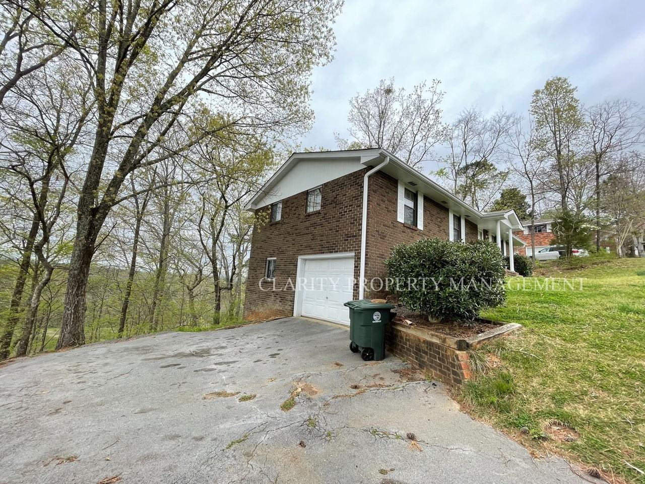 1117 Ridgetop Dr - Photo 2 of 14