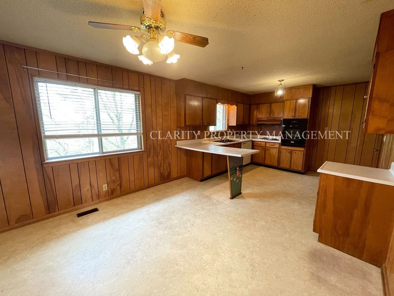 1117 Ridgetop Dr - Photo 4 of 14
