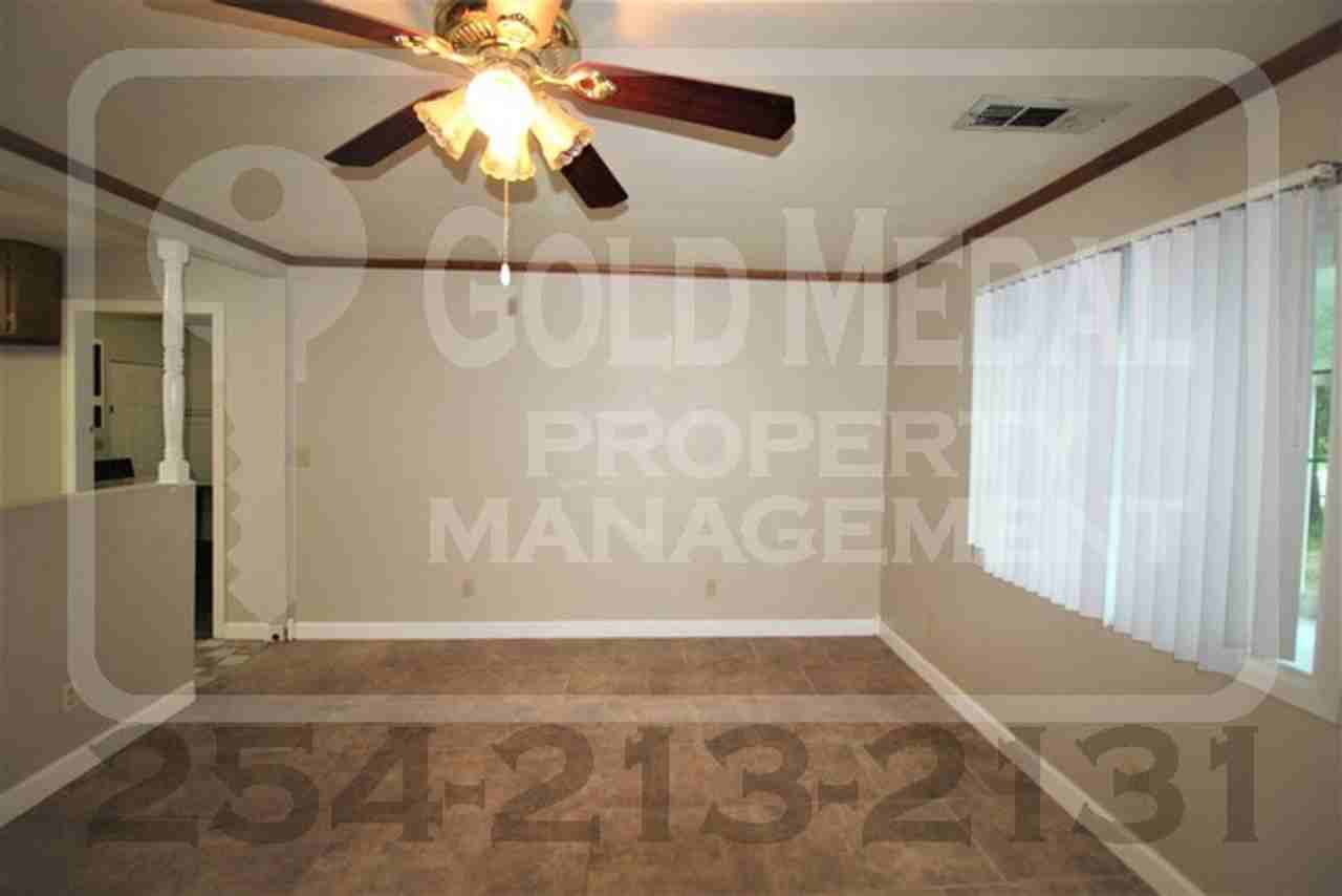 1208 E Avenue H - Photo 4 of 19