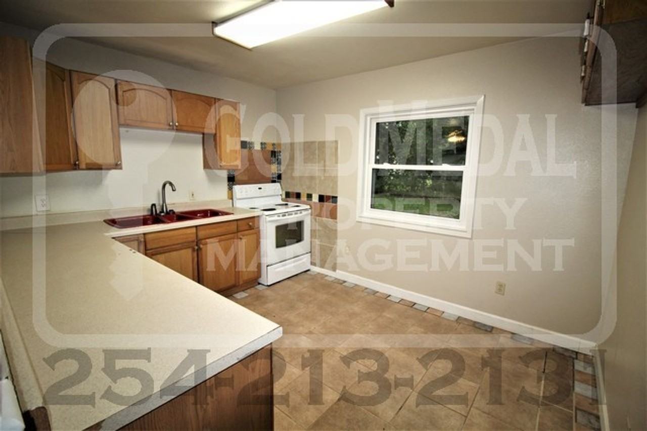 1208 E Avenue H - Photo 6 of 19