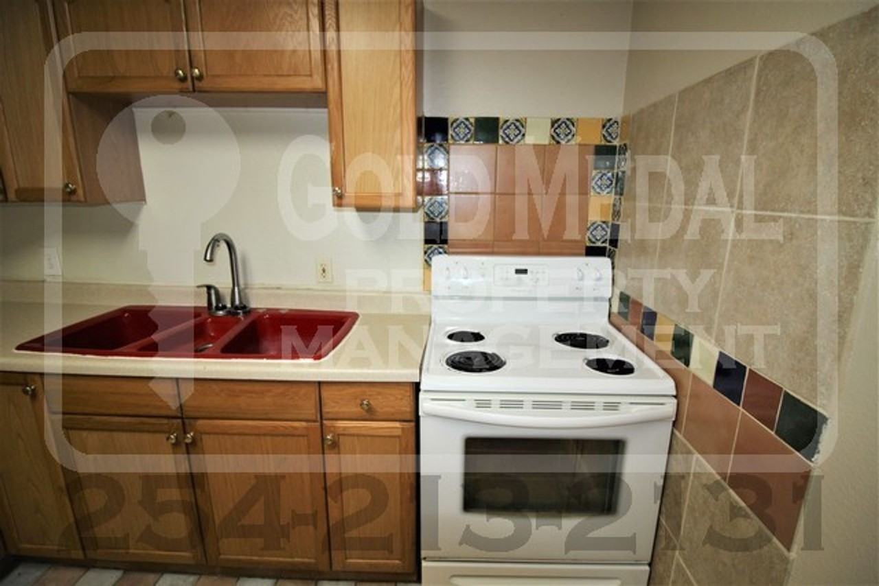 1208 E Avenue H - Photo 7 of 19