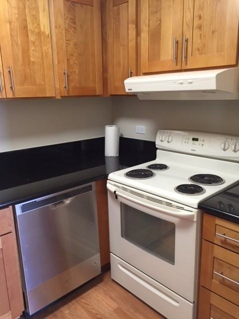 1505 Alexander St #303 - Photo 4 of 10