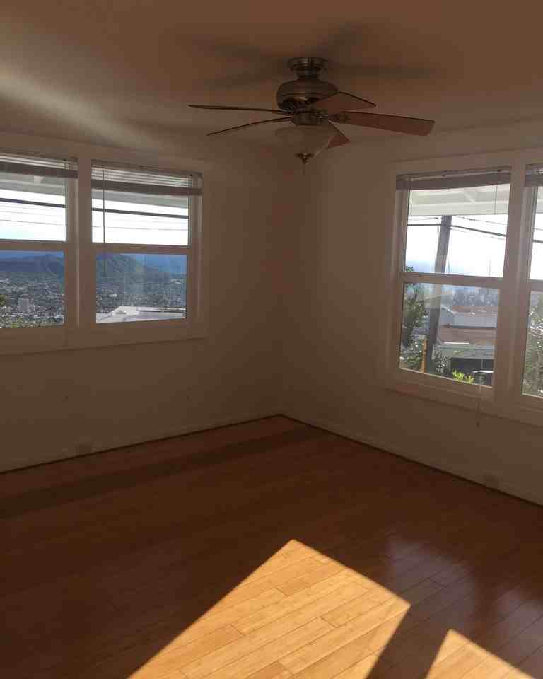 2668 Peter St - Photo 7 of 16