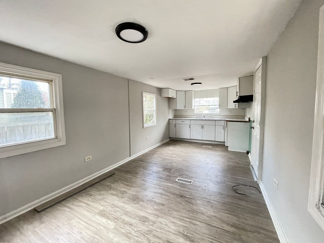 7413 John St - Photo 3 of 12