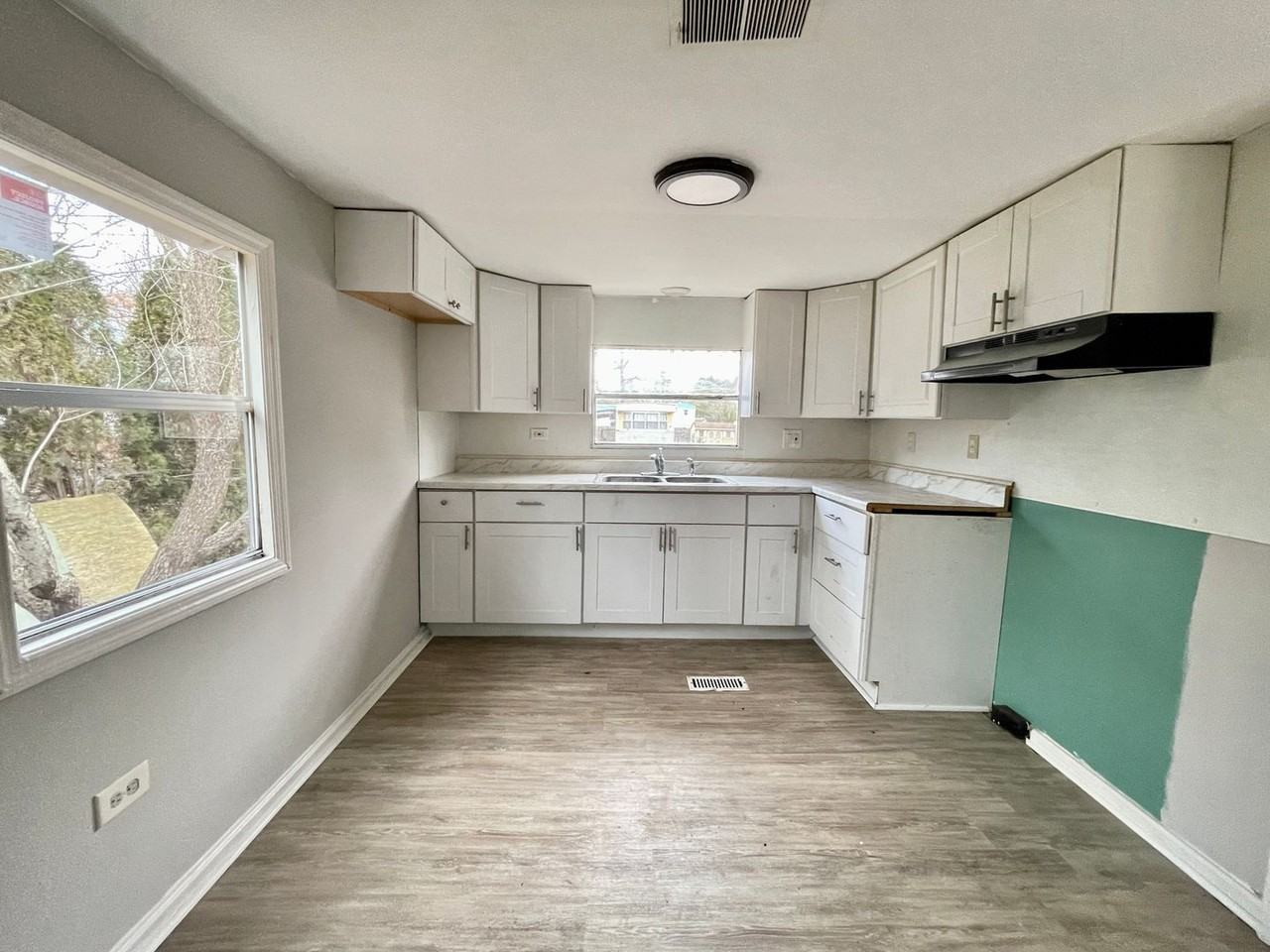 7413 John St - Photo 4 of 12