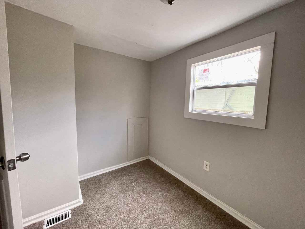 7413 John St - Photo 7 of 12
