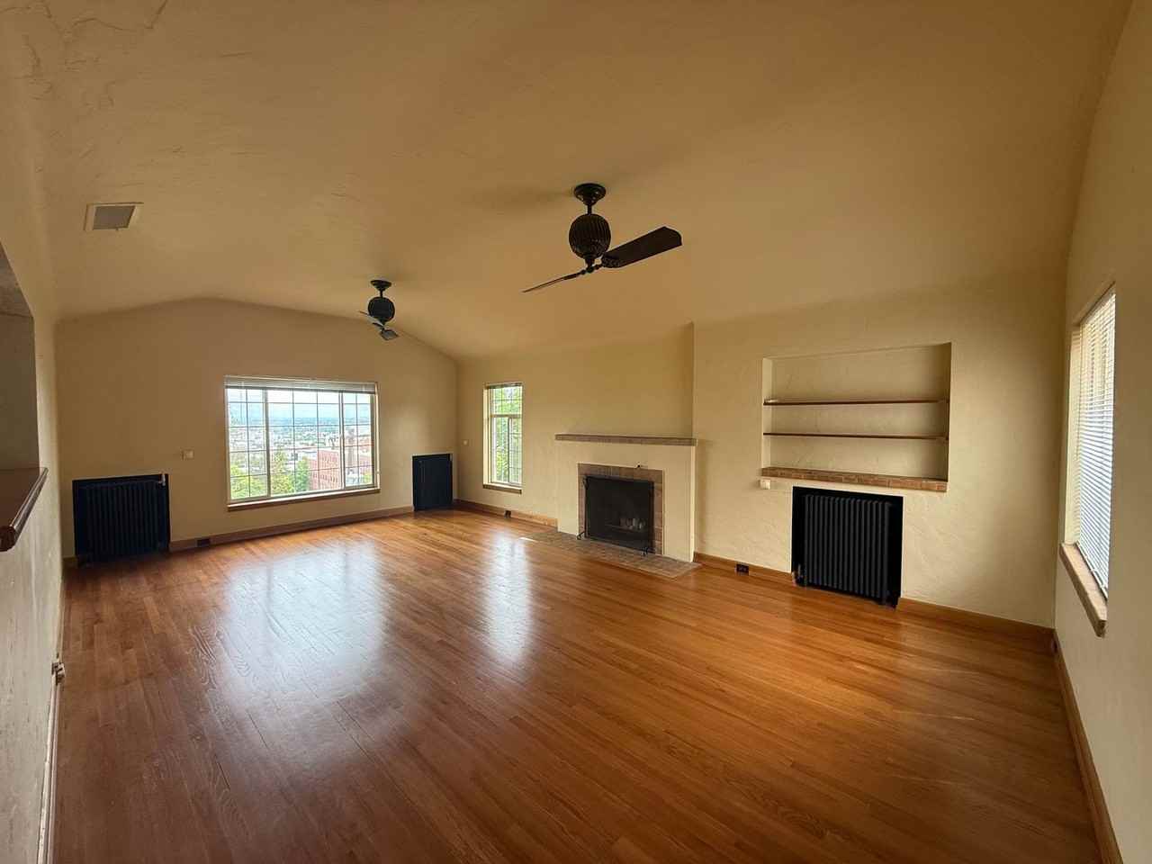 230 W Cliff Dr - Photo 2 of 20