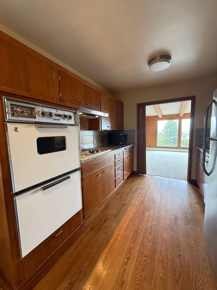 230 W Cliff Dr - Photo 6 of 20