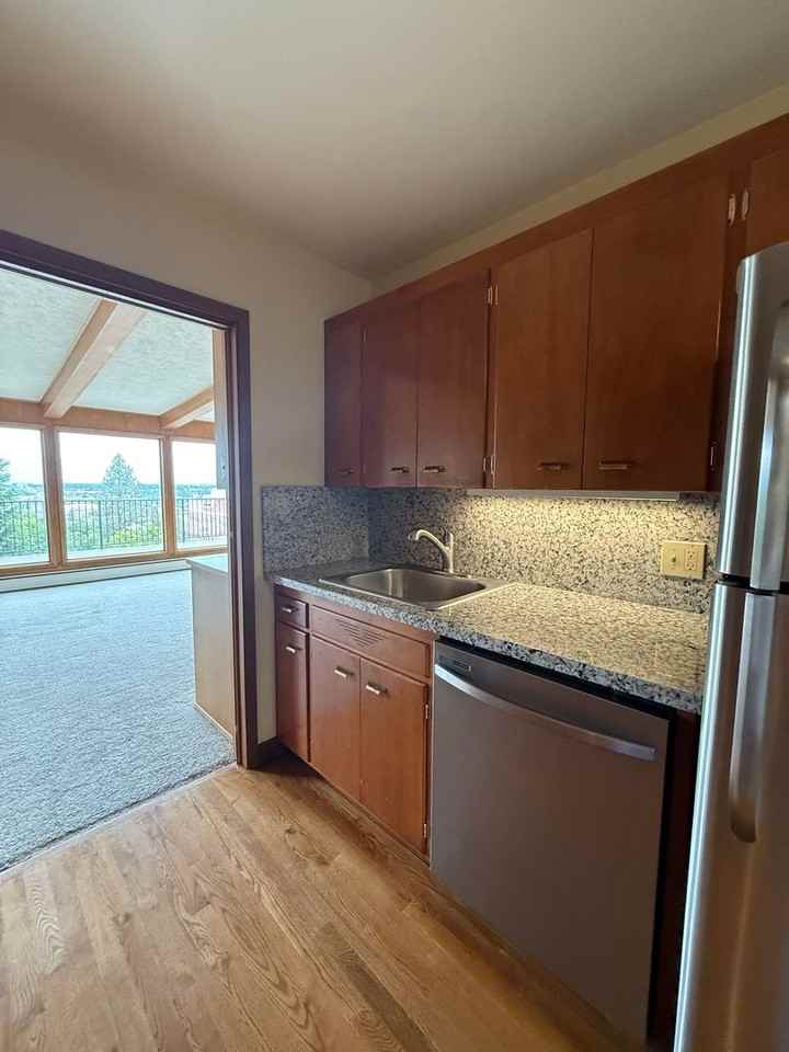 230 W Cliff Dr - Photo 7 of 20