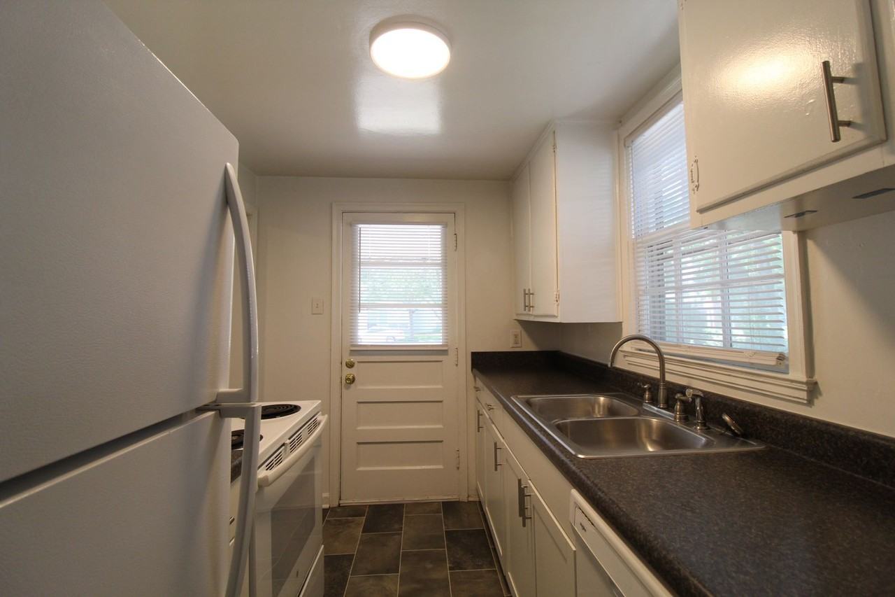 300 E 26th Ave - Photo 6 of 11