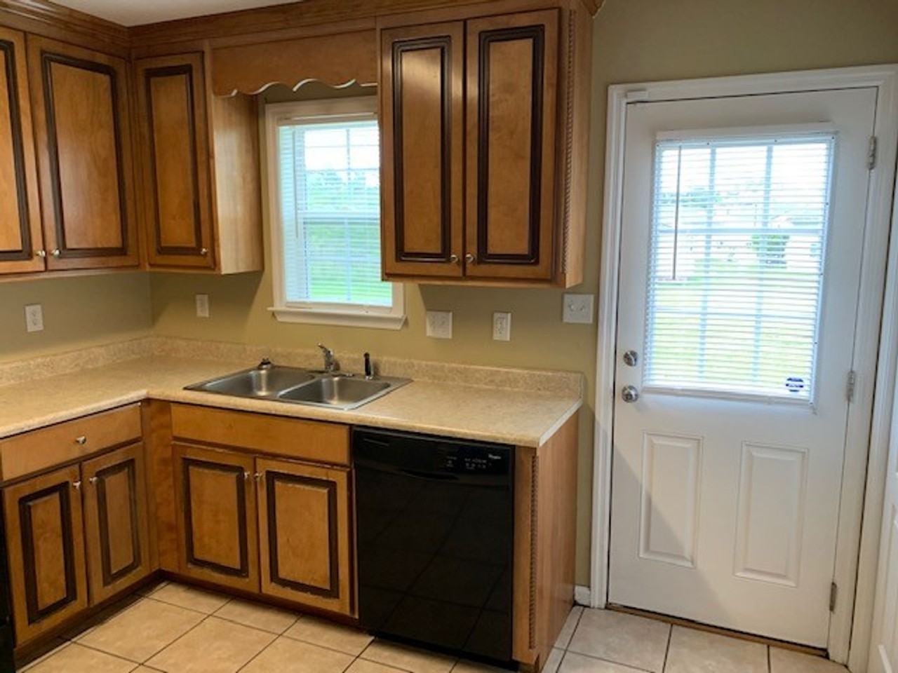 2705 Pineview Dr #A - Photo 4 of 9