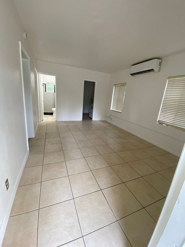 1448 Nw 4th St - Photo 4 of 11