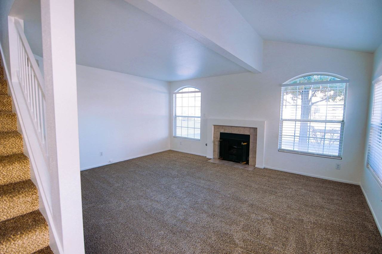 8023 W Rochelle Ave - Photo 2 of 17