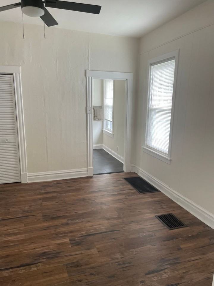 7126 Mardel Ave - Photo 6 of 23