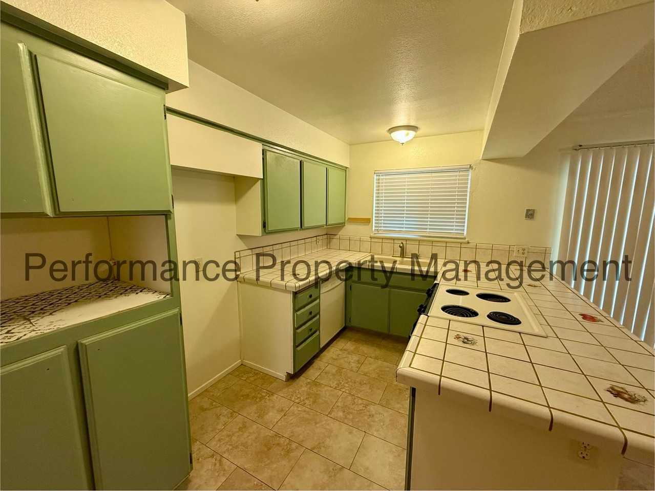 4513 Barry St - Photo 5 of 18