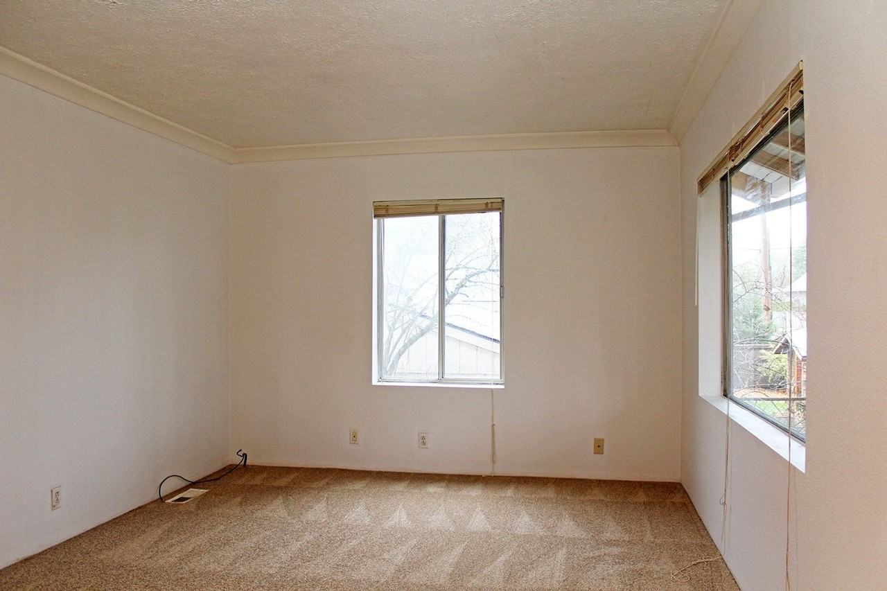 6315 Ne Fremont St - Photo 3 of 19