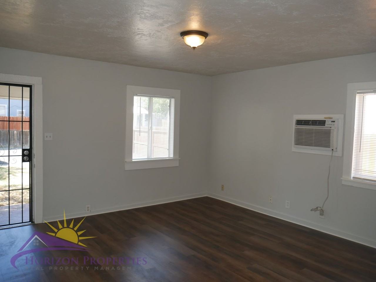 4111 32nd St - Photo 4 of 25