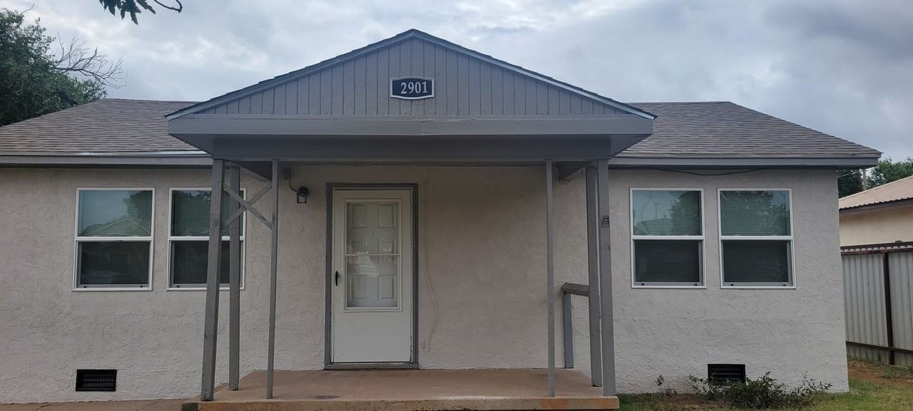2901 Wallace St - Photo 4 of 24