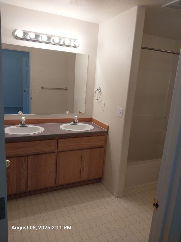 320 Nw Country Ct - Photo 7 of 12