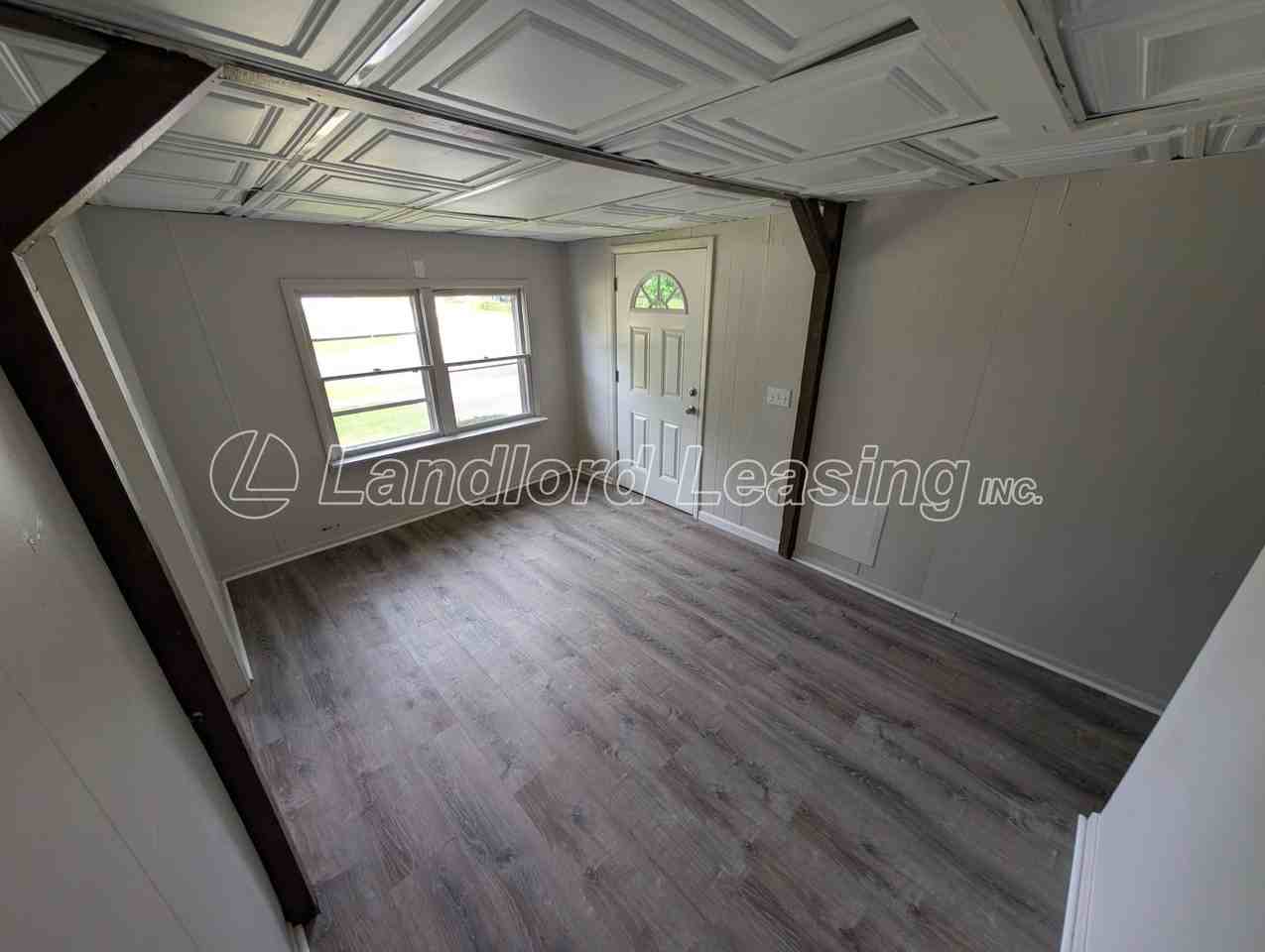 566 Jackson St - Photo 3 of 18