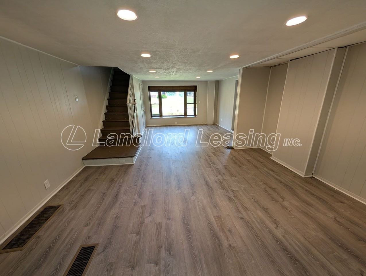 566 Jackson St - Photo 4 of 18