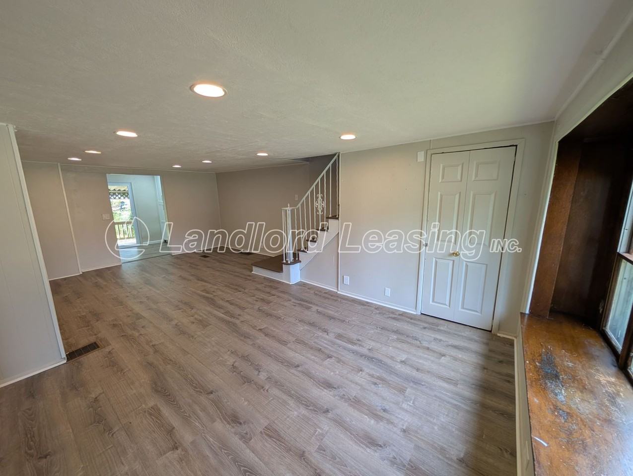 566 Jackson St - Photo 5 of 18