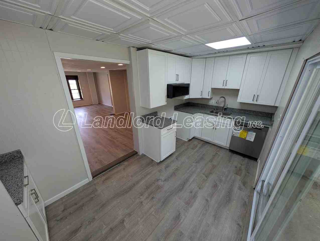 566 Jackson St - Photo 6 of 18