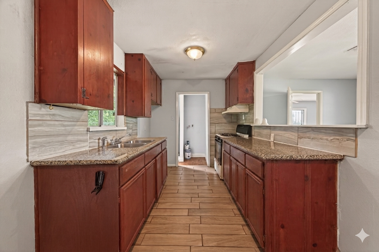 10506 Buffum St - Photo 4 of 21