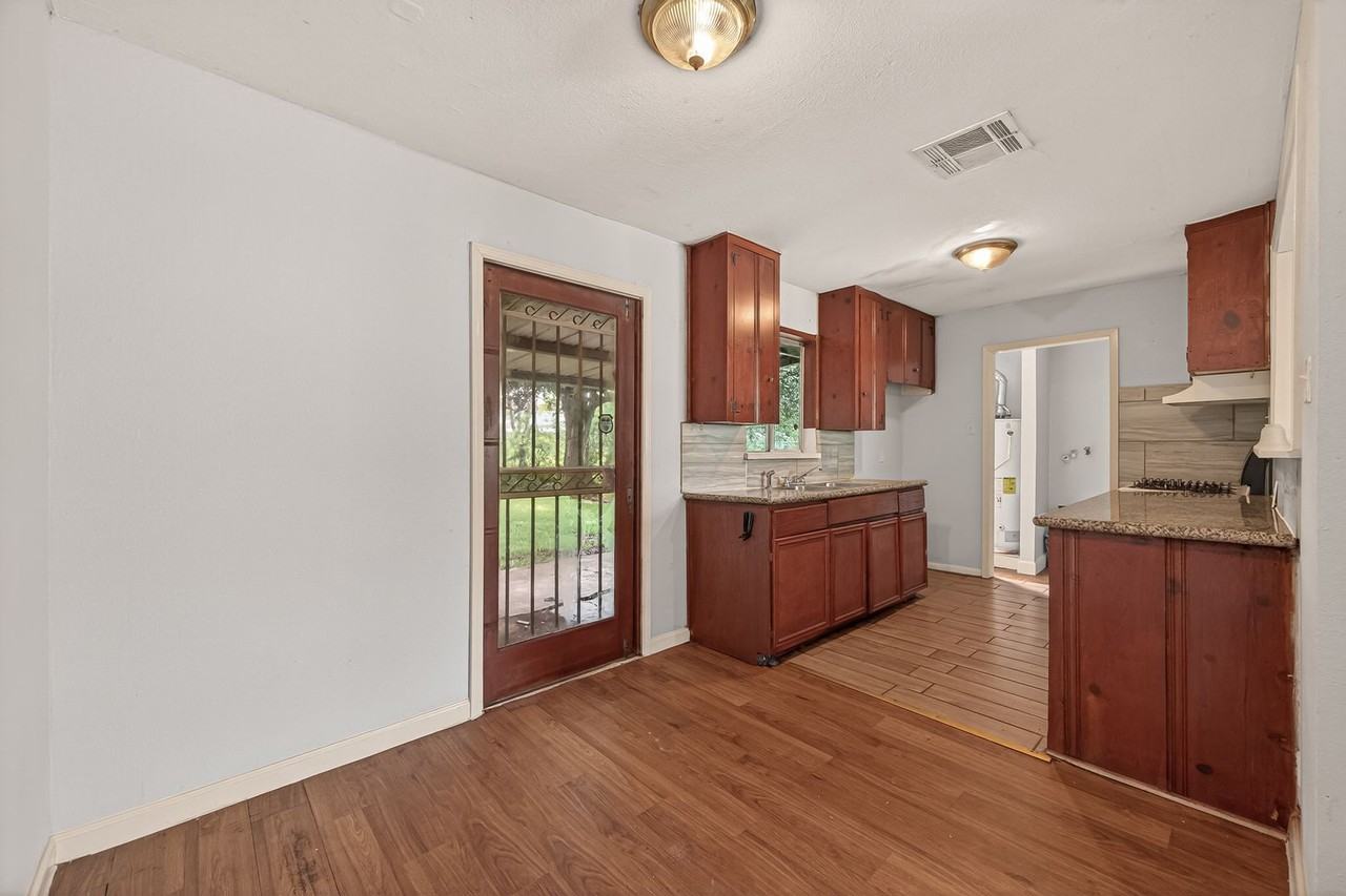 10506 Buffum St - Photo 5 of 21