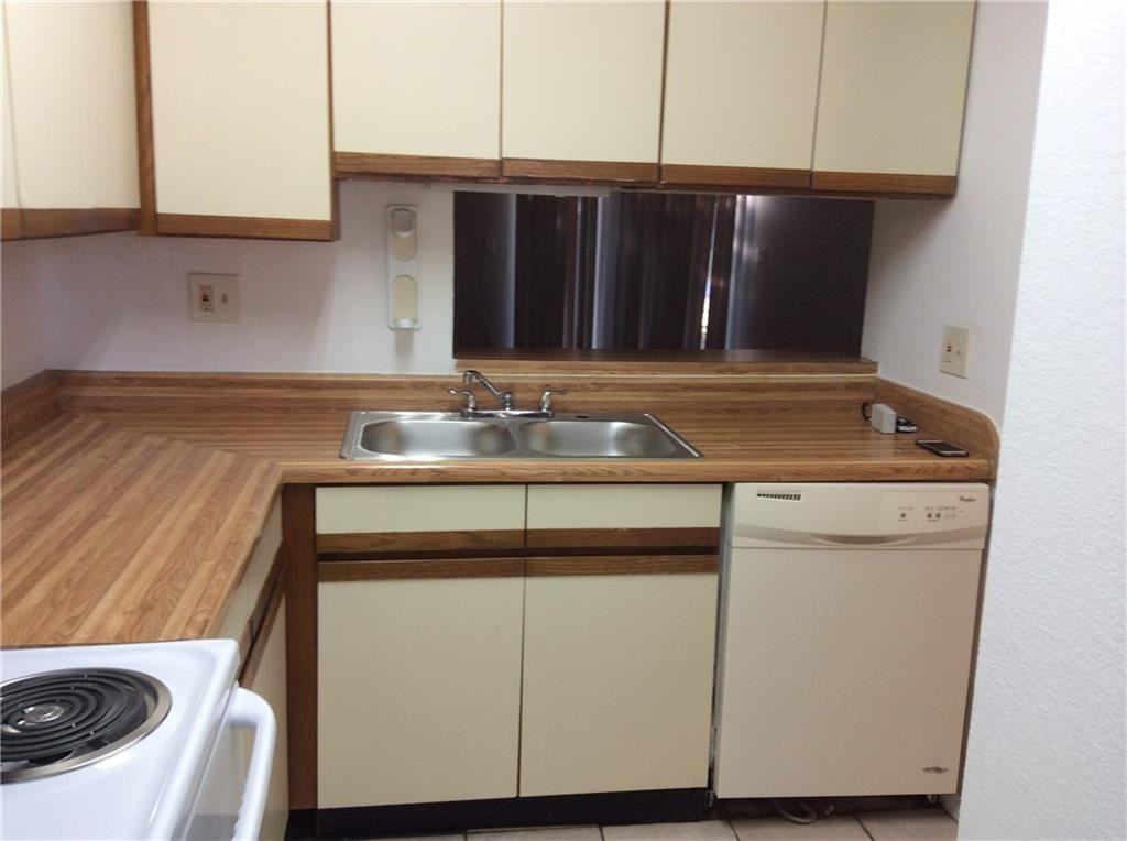 852 W Collins St - Photo 4 of 6