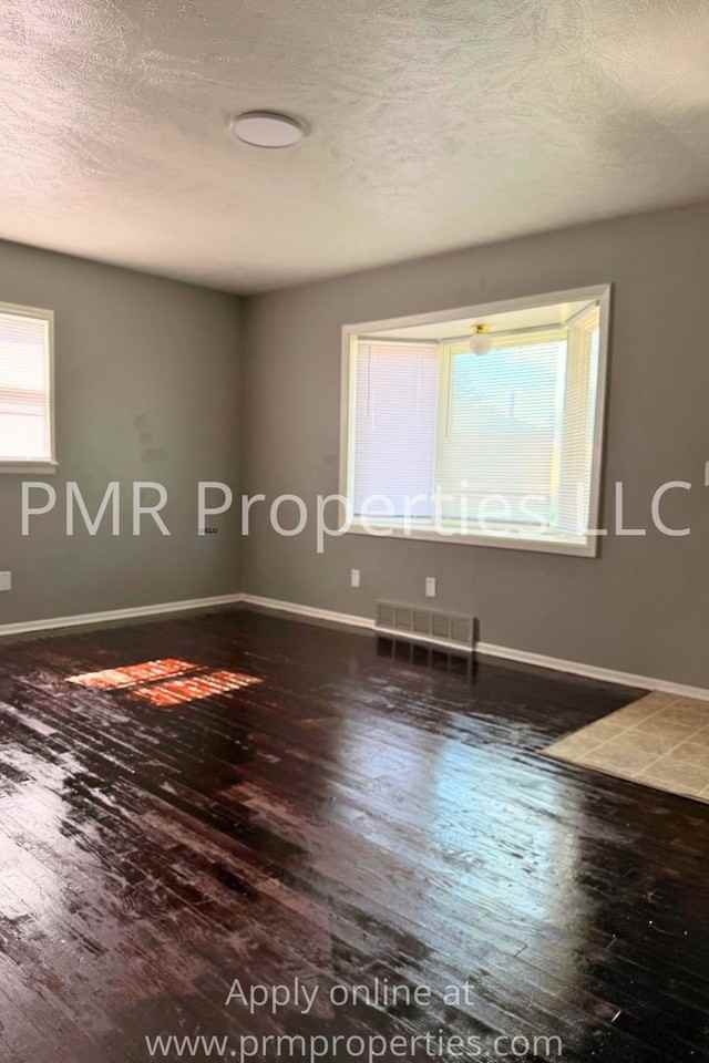 2115 Avenue M - Photo 5 of 10