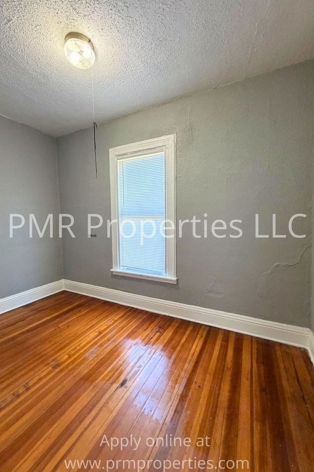 5922 N 28th Ave - Photo 4 of 8