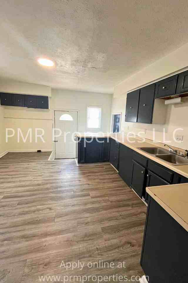 1011 7th Ave - Photo 2 of 9