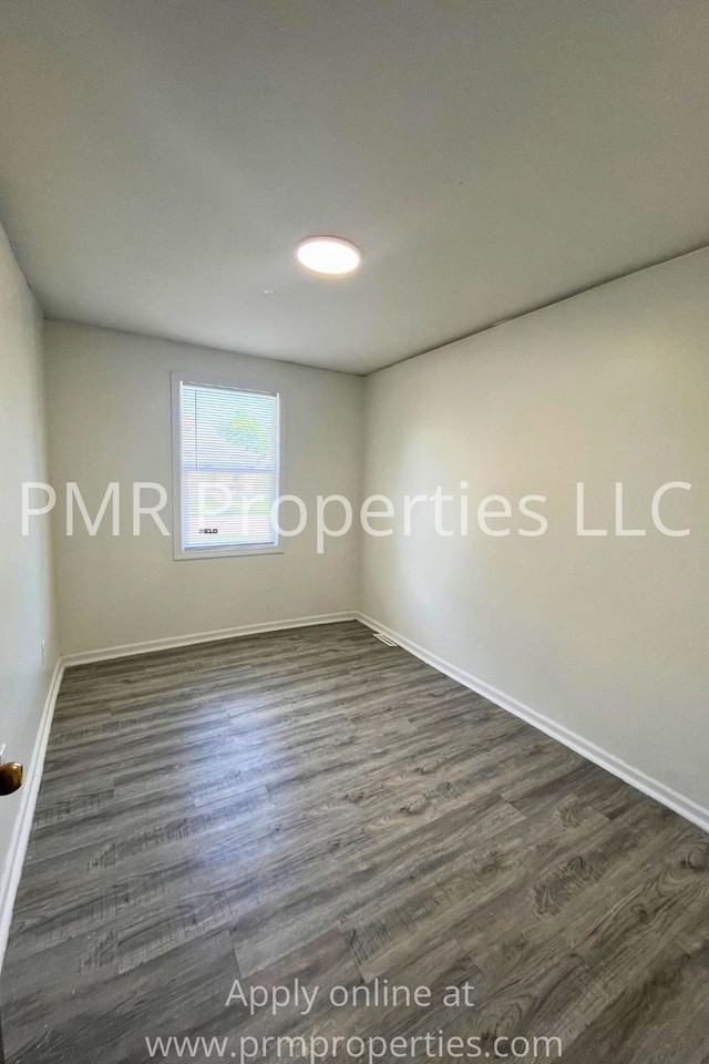 1011 7th Ave - Photo 4 of 9