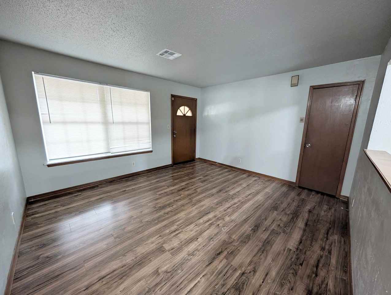 1915 S Jensen Ave - Photo 2 of 19
