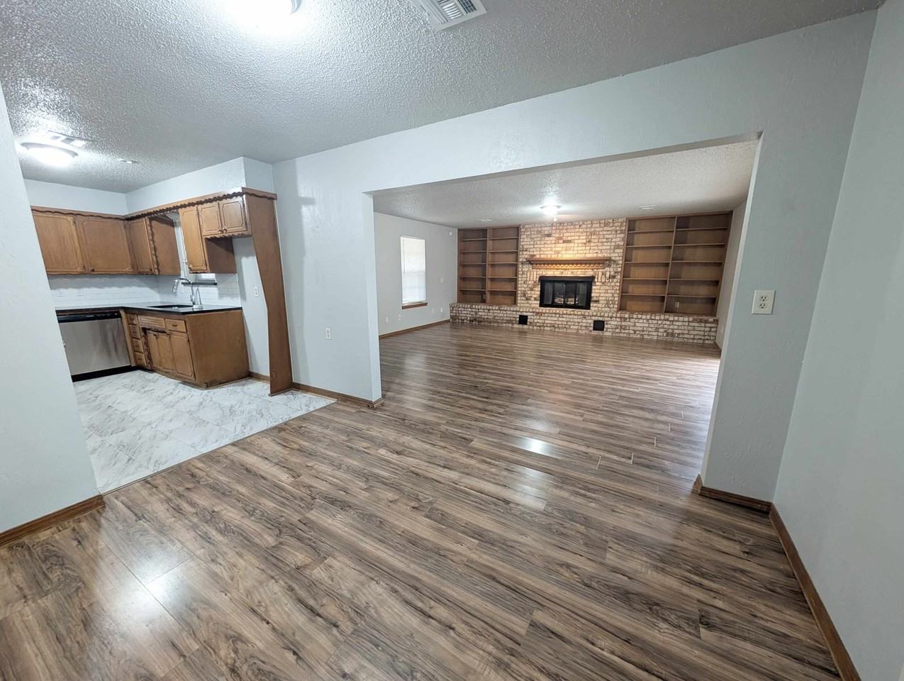 1915 S Jensen Ave - Photo 4 of 19