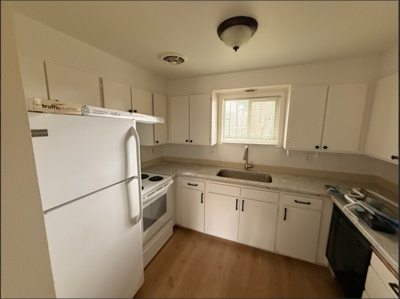 215 Nw Canal Blvd #6 - Photo 4 of 17