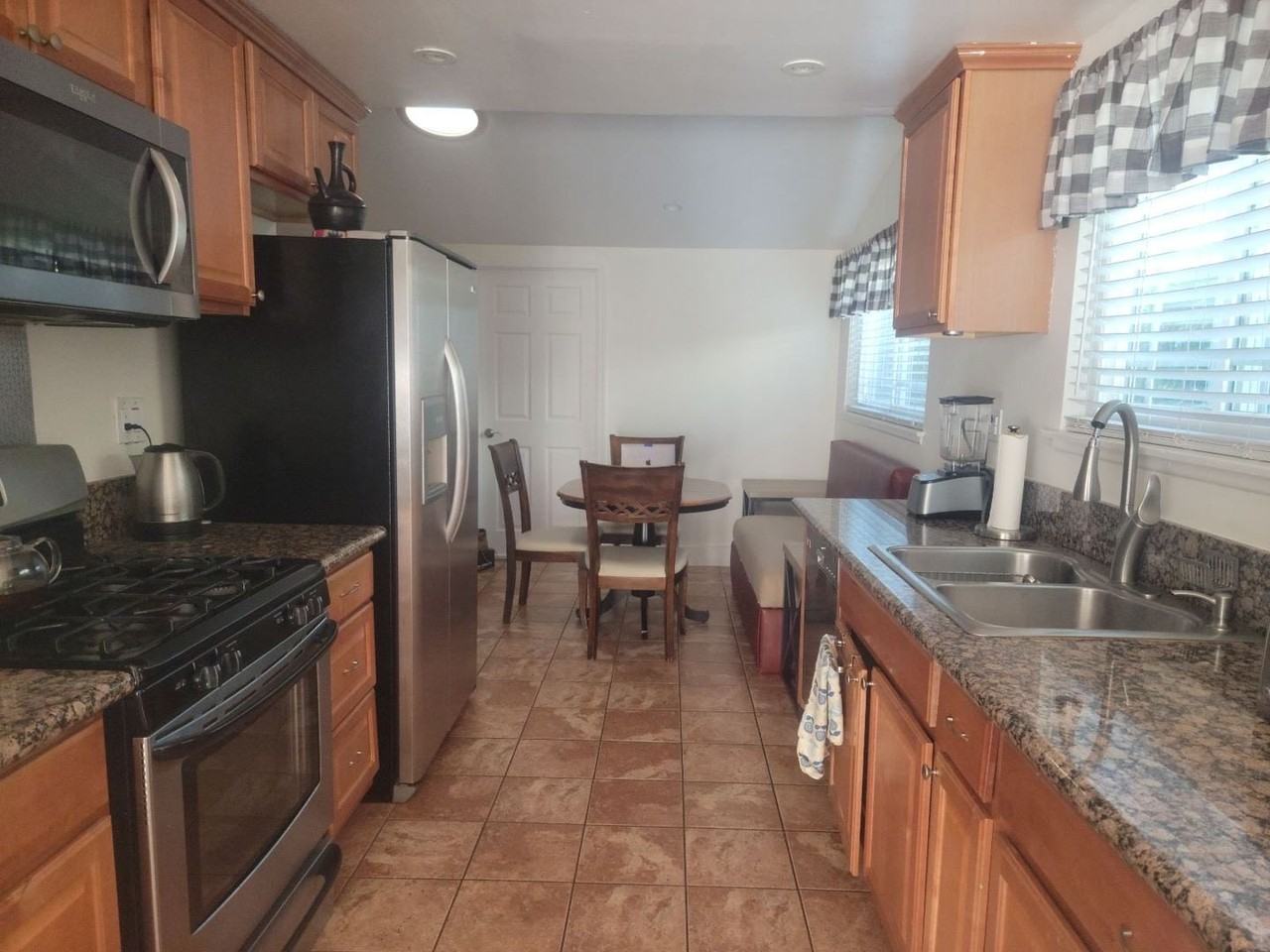 11427 Stranwood Ave - Photo 5 of 15