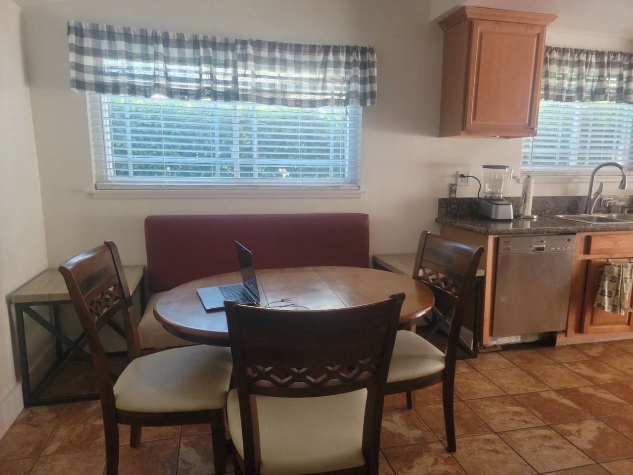 11427 Stranwood Ave - Photo 7 of 15