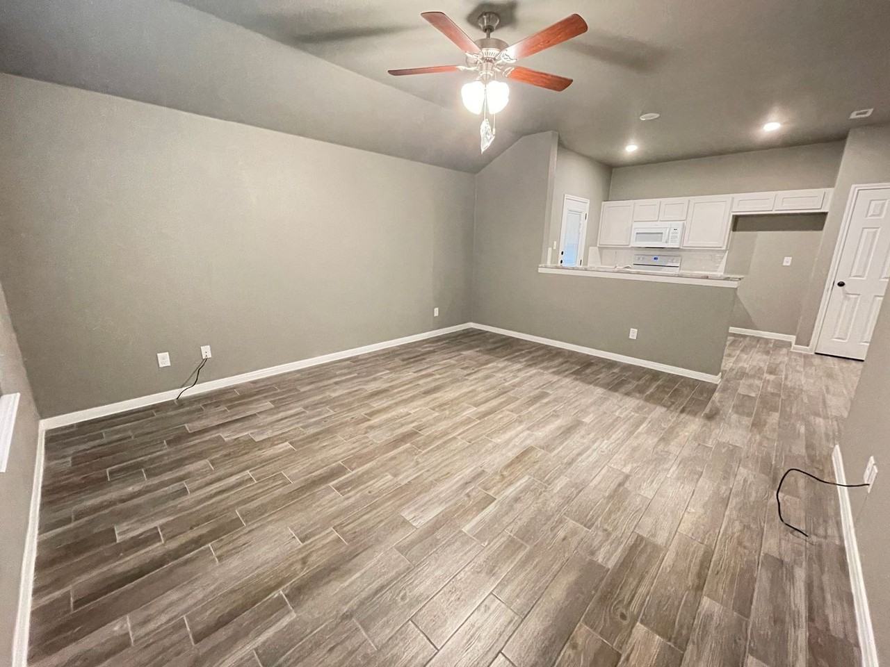 208 W Beeline Ln - Photo 2 of 18