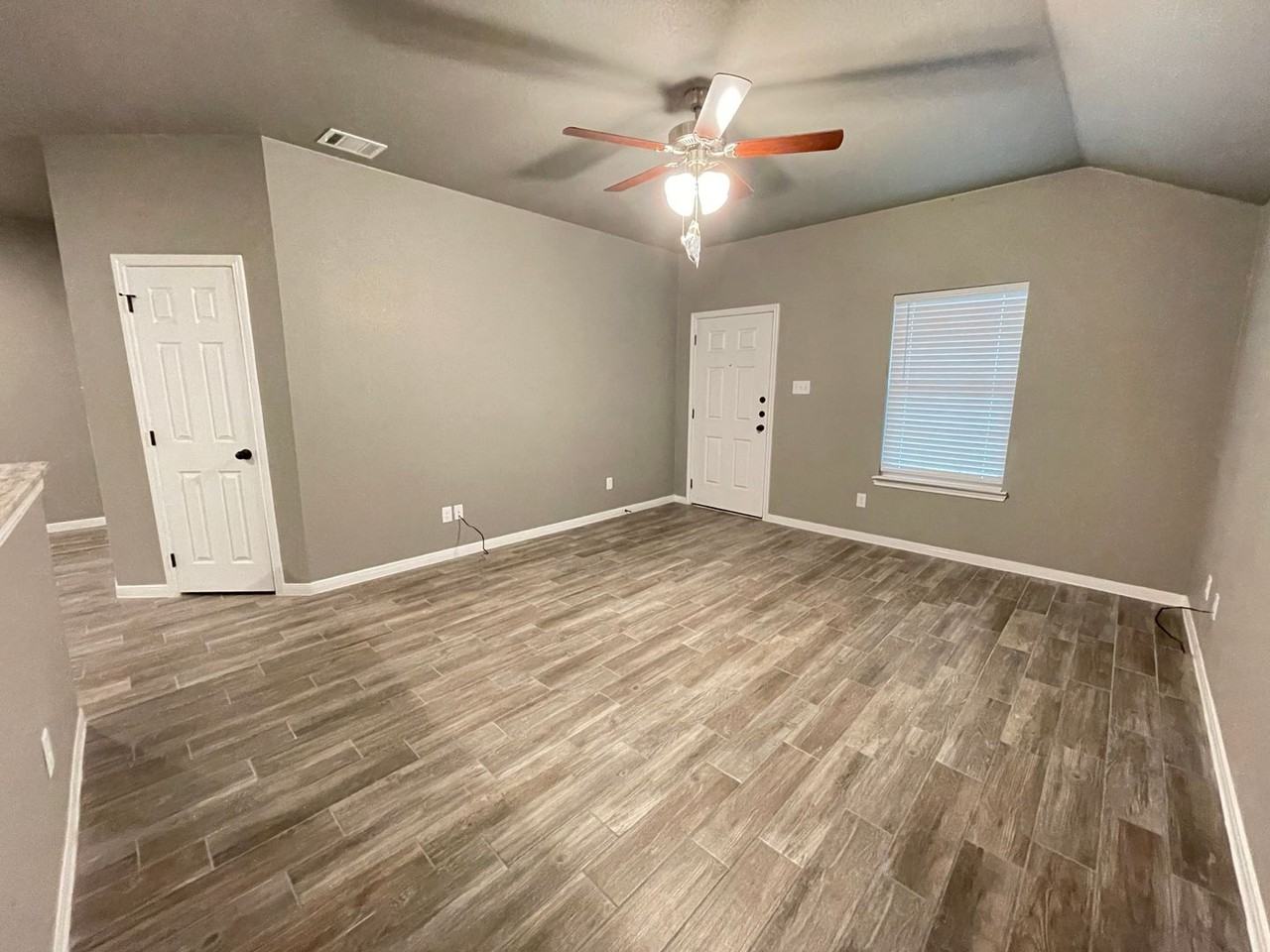 208 W Beeline Ln - Photo 4 of 18