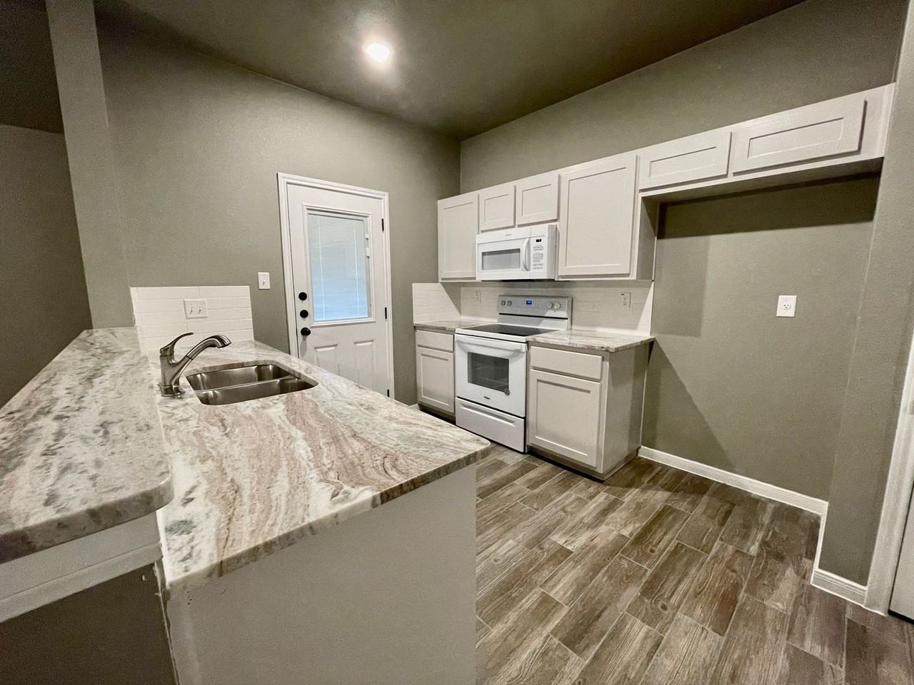 208 W Beeline Ln - Photo 5 of 18
