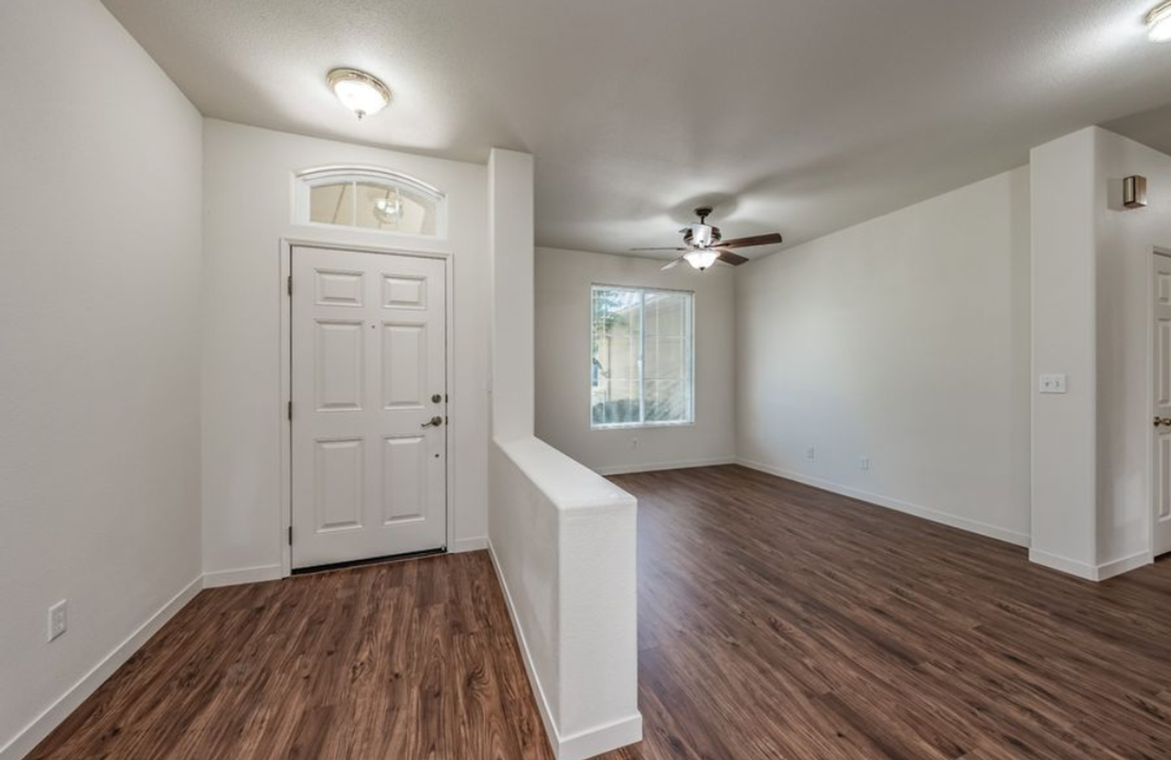 1004 W Orange St - Photo 2 of 16